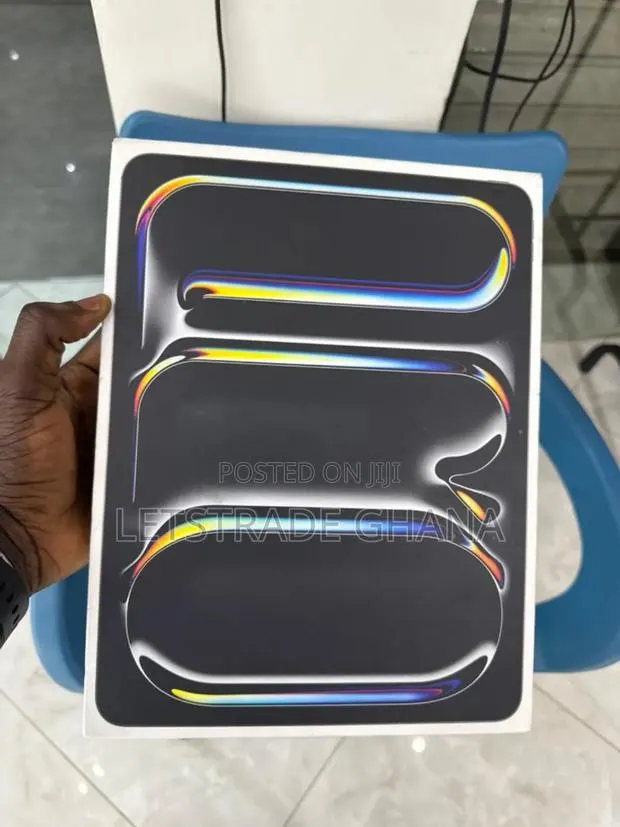 New Apple iPad Pro 13 (2025) 512 GB Black · Photo 1
