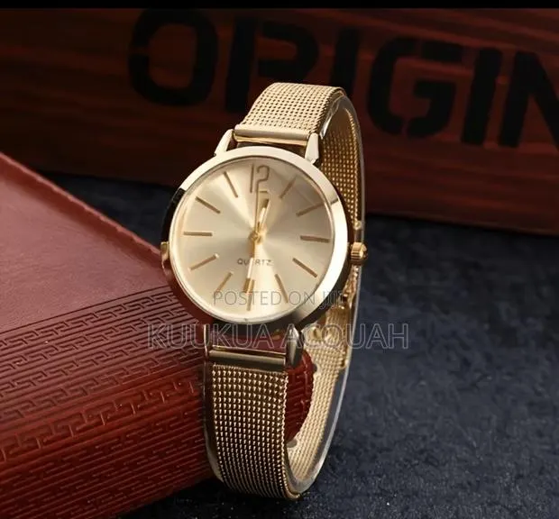 Ladies Gold Watch · Photo 1