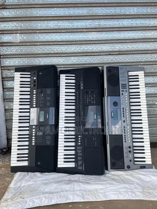 Yamaha PSR Digital Keyboard · Photo 1