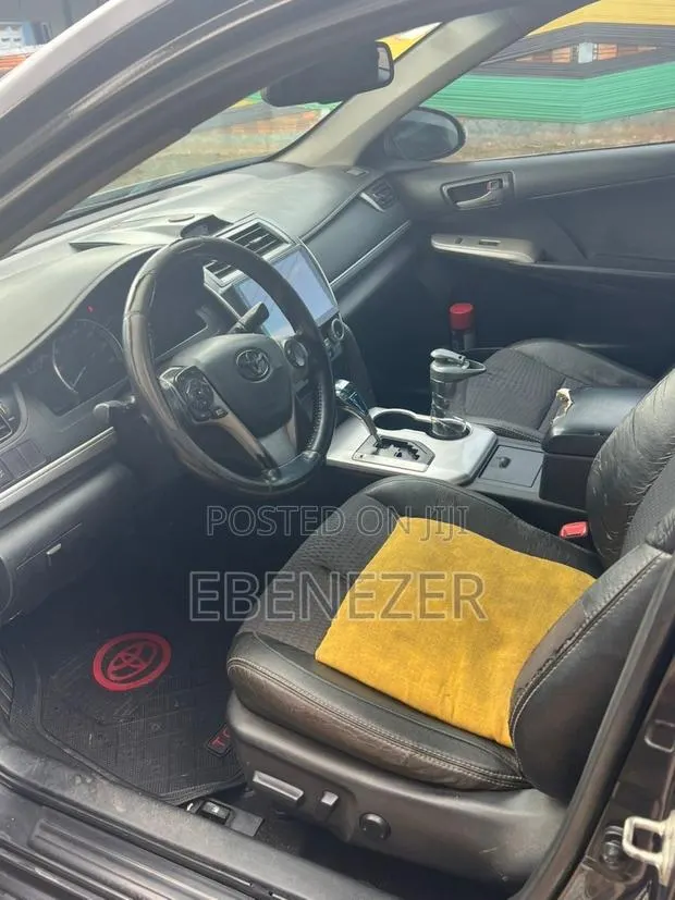 Toyota Camry SE 4dr Sedan (2.5L 4cyl 6A) 2014 Gray · Photo 1
