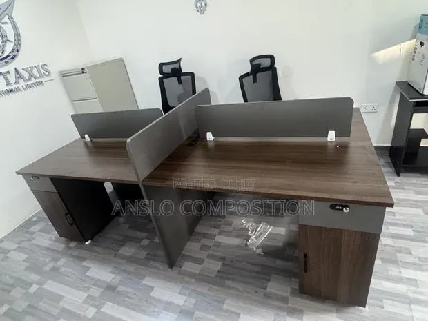 Centered Four-in-One Workstation · Photo 1