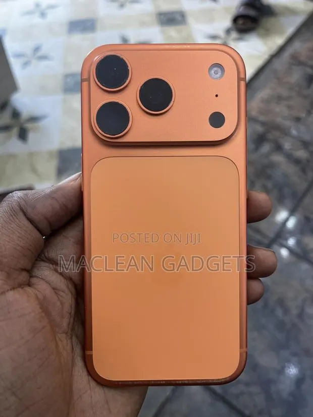 Apple iPhone 17 Pro 256 GB Orange · Photo 1