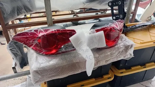 Hyundai Elantra 2011 to 2013 Taillight Pair · Photo 1