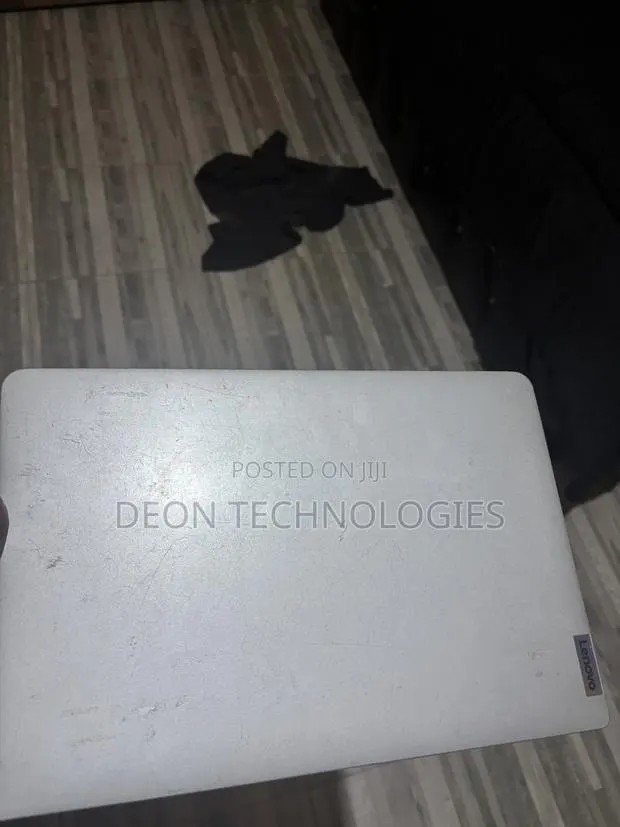 Laptop Lenovo IdeaPad 1 4GB Intel Celeron HDD+SSD 140GB · Photo 1