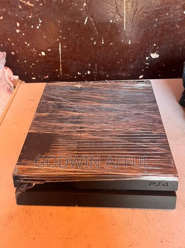PlayStation 4 1TB 20 Games on It · Photo 2