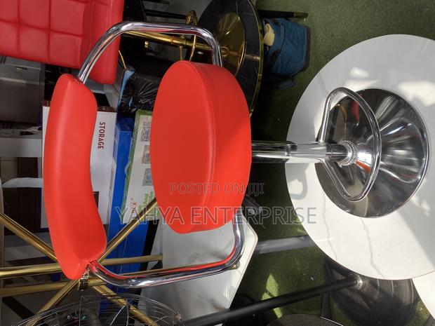 Adjustable Bar Chair · Photo 1