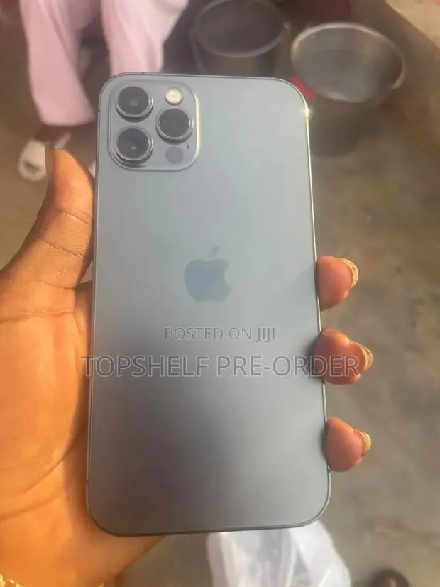 Apple iPhone 12 Pro 128 GB Gray · Photo 1
