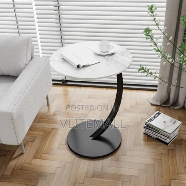 Round Side Table · Photo 3