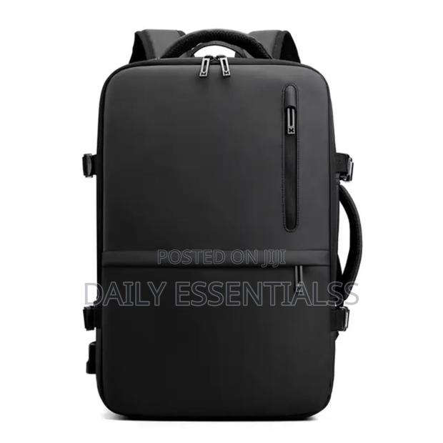 Smart Usb Charging Backpack · Photo 1