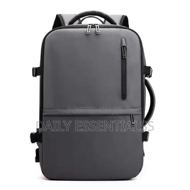 Smart Usb Charging Backpack · Photo 2