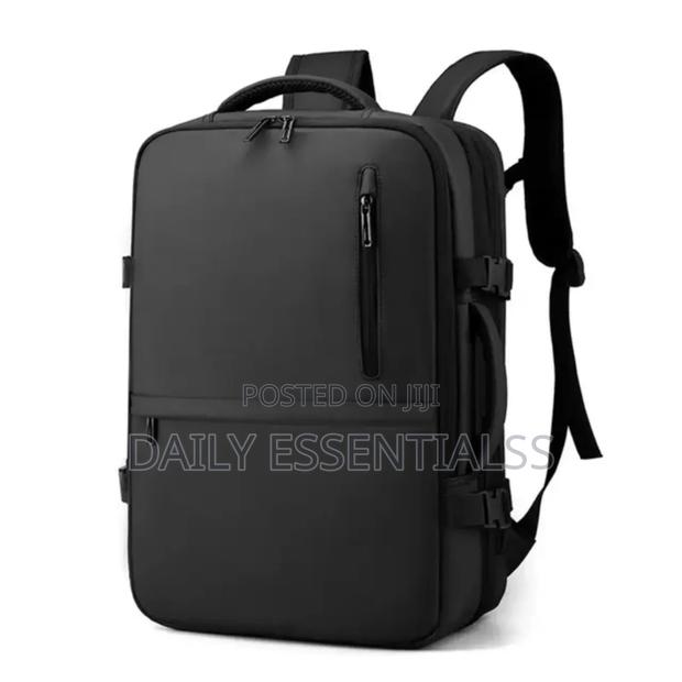 Travel Backpack With Built in Usb Charger · Photo 1