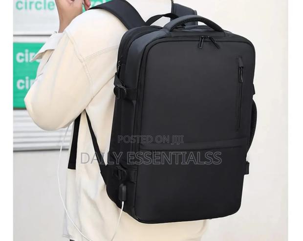 Travel Backpack With Built in Usb Charger · Photo 2