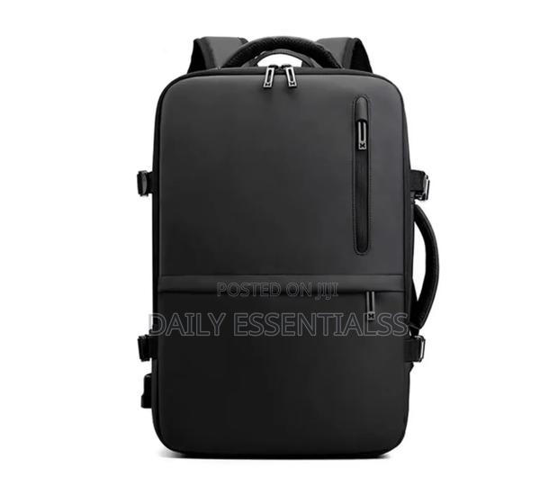 Usb Port Backpack for Work School · Photo 2