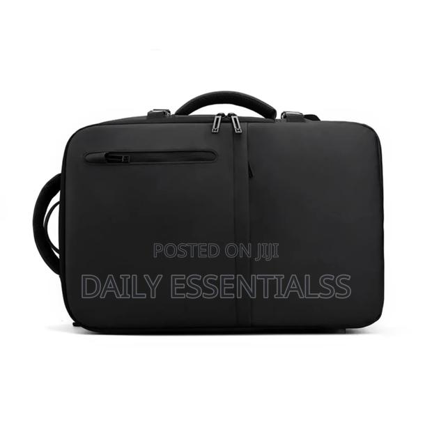 High Capacity Usb Port Backpack · Photo 1