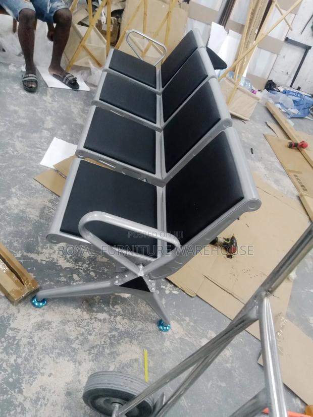 Durable Waiting Chair · Photo 1
