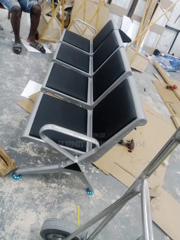Durable Waiting Chair · Photo 2