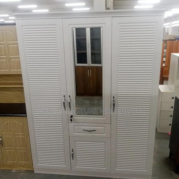 Larger Size 3 Doors Wardrobe · Photo 3