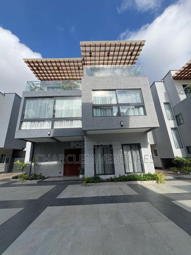 Furnished 4bdrm Townhouse / Terrace in Charclem Ventures, Dzorwulu · Photo 1
