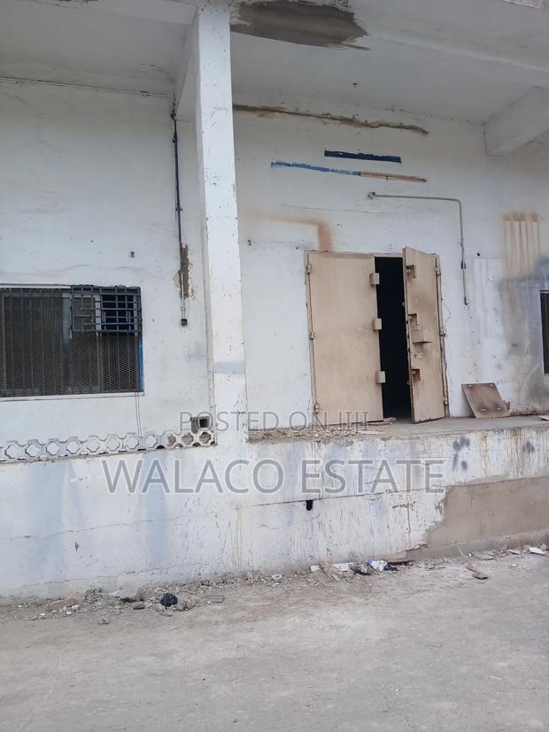 600square Metre Warehouse at Tesano for Rent · Photo 2