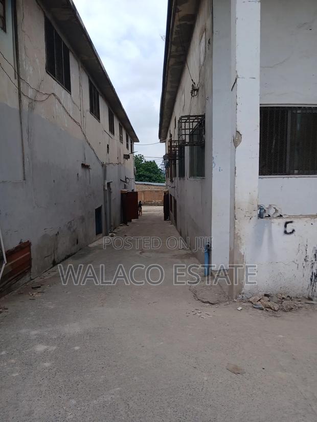 600square Metre Warehouse at Tesano for Rent · Photo 3