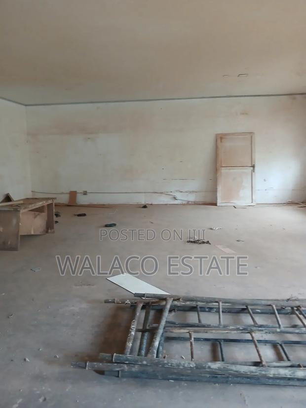 600square Metre Warehouse at Tesano for Rent · Photo 5