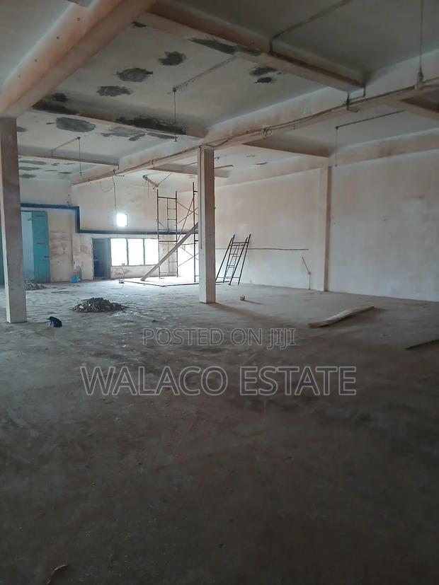 600square Metre Warehouse at Tesano for Rent · Photo 6