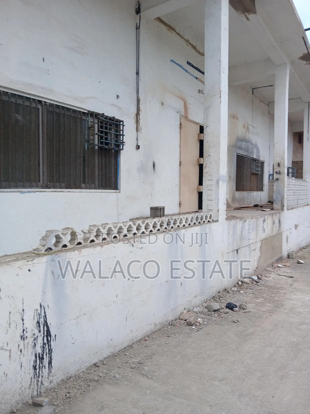 600square Metre Warehouse at Tesano for Rent · Photo 8