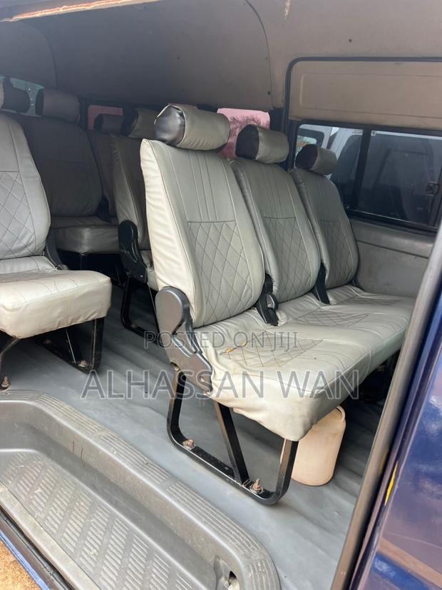 Toyota HiAce 2010 Blue · Photo 4