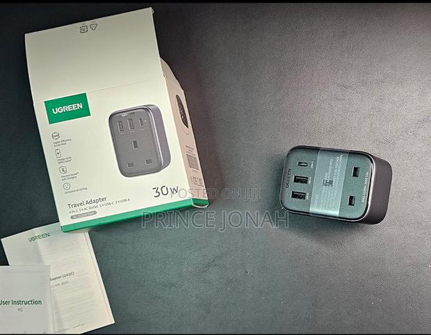 Ugreen Travel Adapter - Usa to Uk With 2 Usb and Type C · Photo 3