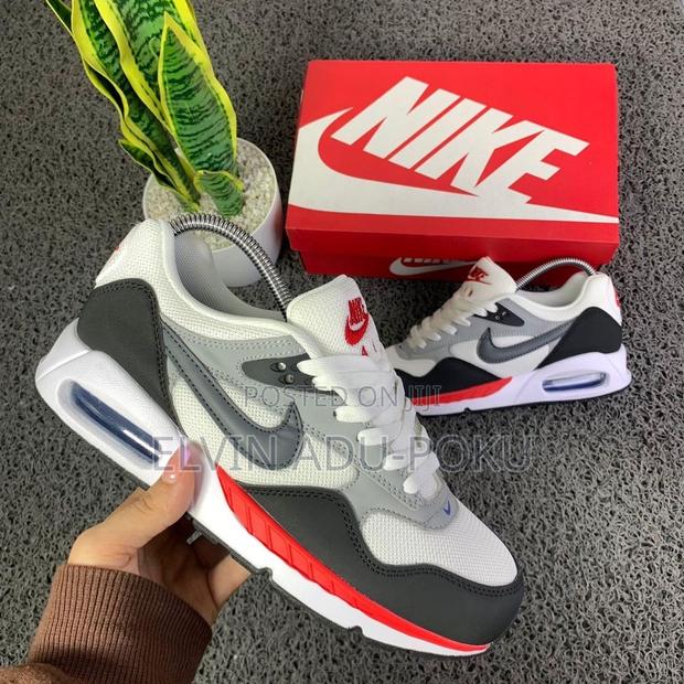 Nike Correlate Running Shoes · Photo 2