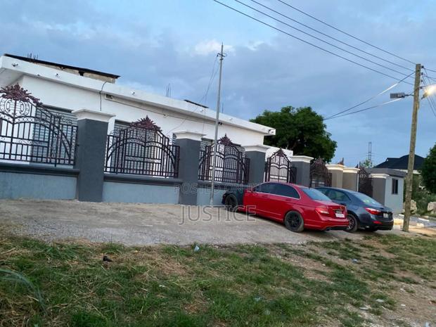 21 Rooms Recently Open Hostel for Sale Boadi Kumasi · Photo 1