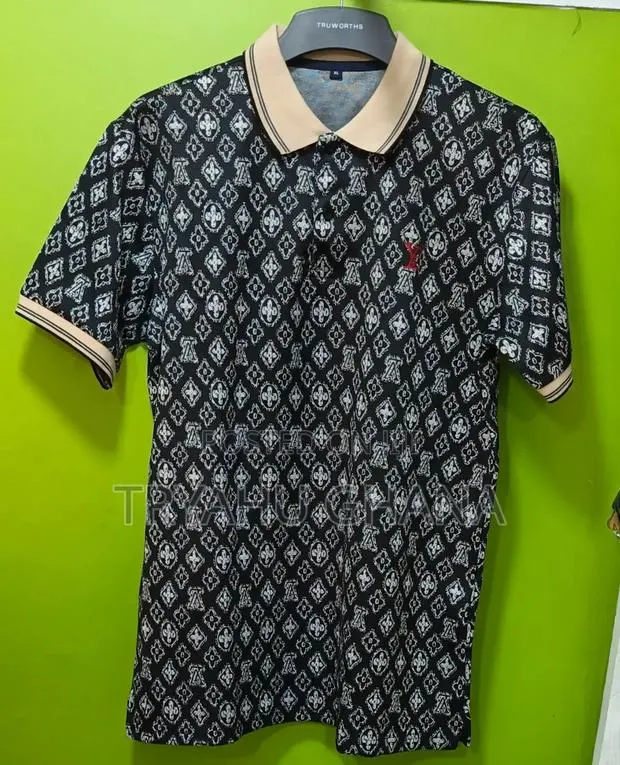 Original Louis Vuitton Round Neck T-Shirts at Tryahu Now · Photo 1