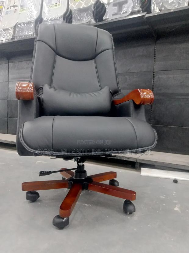Executive Office Chair · Photo 2