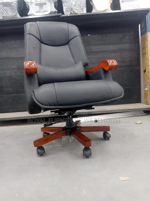Executive Office Chair · Photo 4