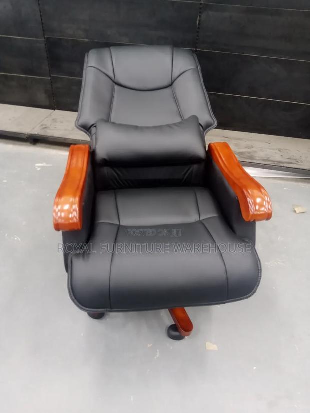 Executive Office Chair · Photo 5