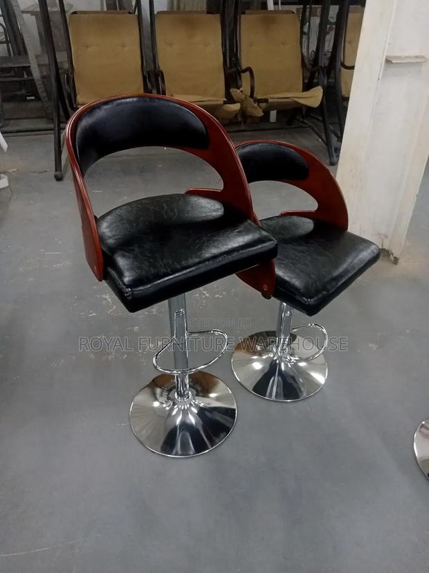 360 Turnable Bar Chair · Photo 1