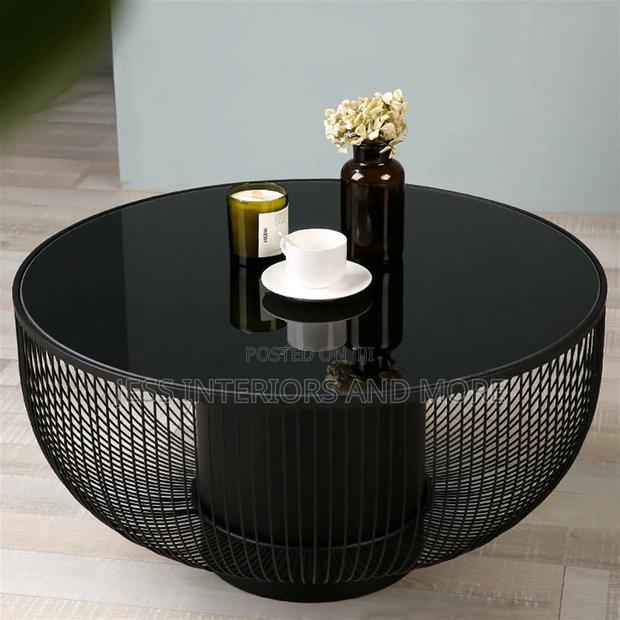 Round Center Table - Cylindrical · Photo 2