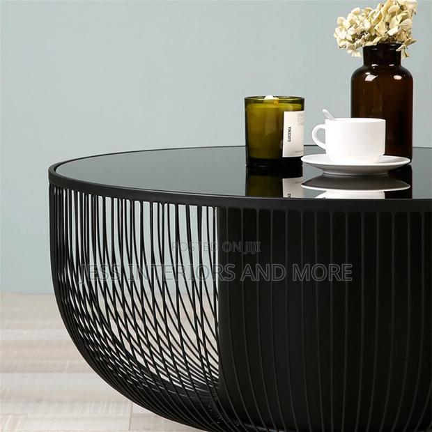 Round Center Table - Cylindrical · Photo 3