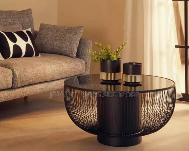 Round Center Table - Cylindrical · Photo 1