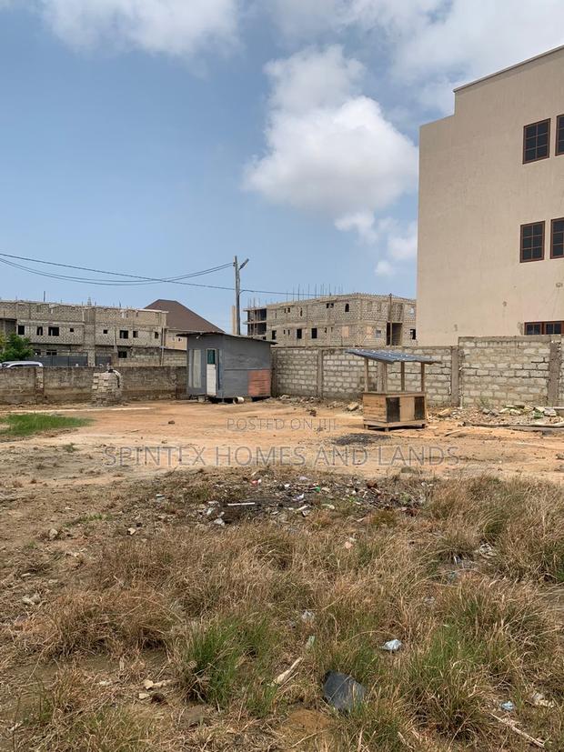 One Plot for Sale, Size 65/85 · Photo 3