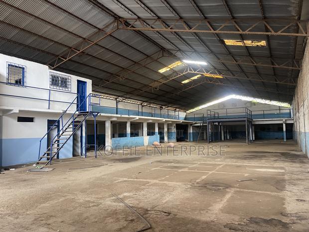 1000 SQM Warehouse With Offices at North Kaneshie 4 Rent · Photo 2
