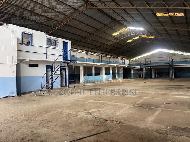 1000 SQM Warehouse With Offices at North Kaneshie 4 Rent · Photo 6