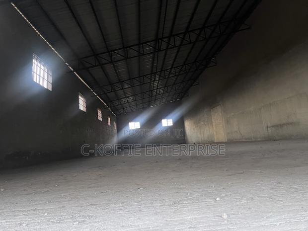 1000 SQM Warehouse at Avenor for Sale · Photo 2