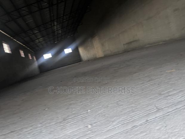 1000 SQM Warehouse at Avenor for Sale · Photo 4