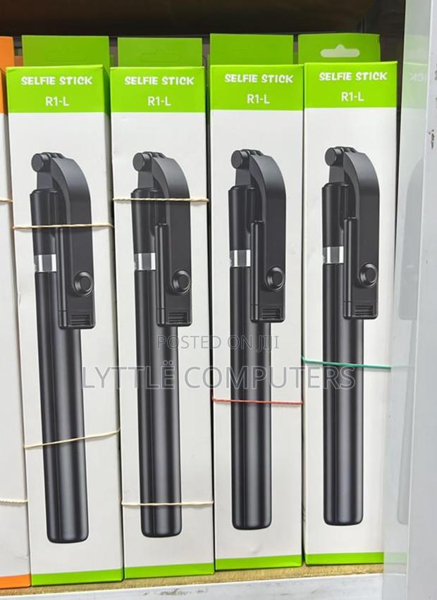 R1 Long Selfie Stick · Photo 1