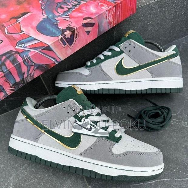 Nike Cliver Sb Dunk Low "Holiday Special" Sneakers · Photo 1