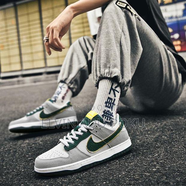 Nike Cliver Sb Dunk Low "Holiday Special" Sneakers · Photo 2