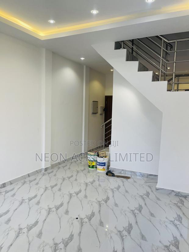 2bdrm House in The Laurels, School Junction for sale · Photo 2
