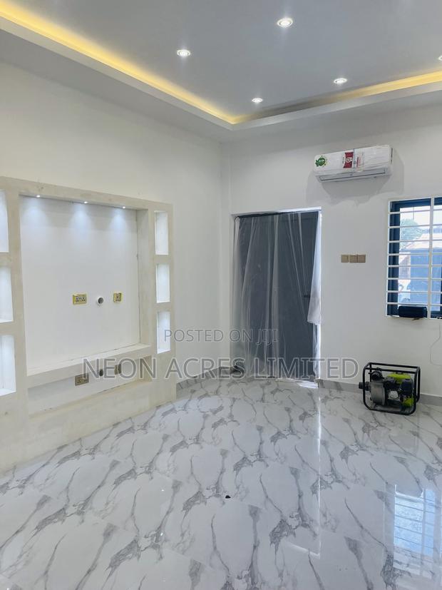 2bdrm House in The Laurels, School Junction for sale · Photo 7