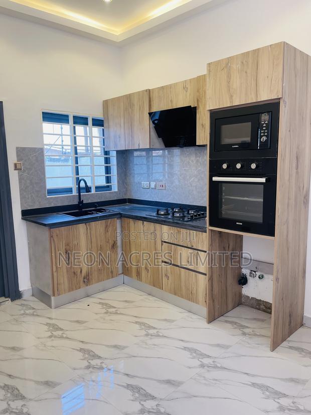2bdrm House in The Laurels, School Junction for sale · Photo 6